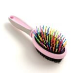 Dvipusis plastikinis šepetys, spalvotais dantukais 19cm