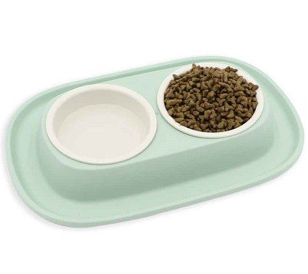 Dvigubas plastikinis dubenėlis guminiame stove